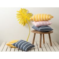 Чехол на подушку декоративный в полоску темно-синего цвета из коллекции essential, 40х60 см
